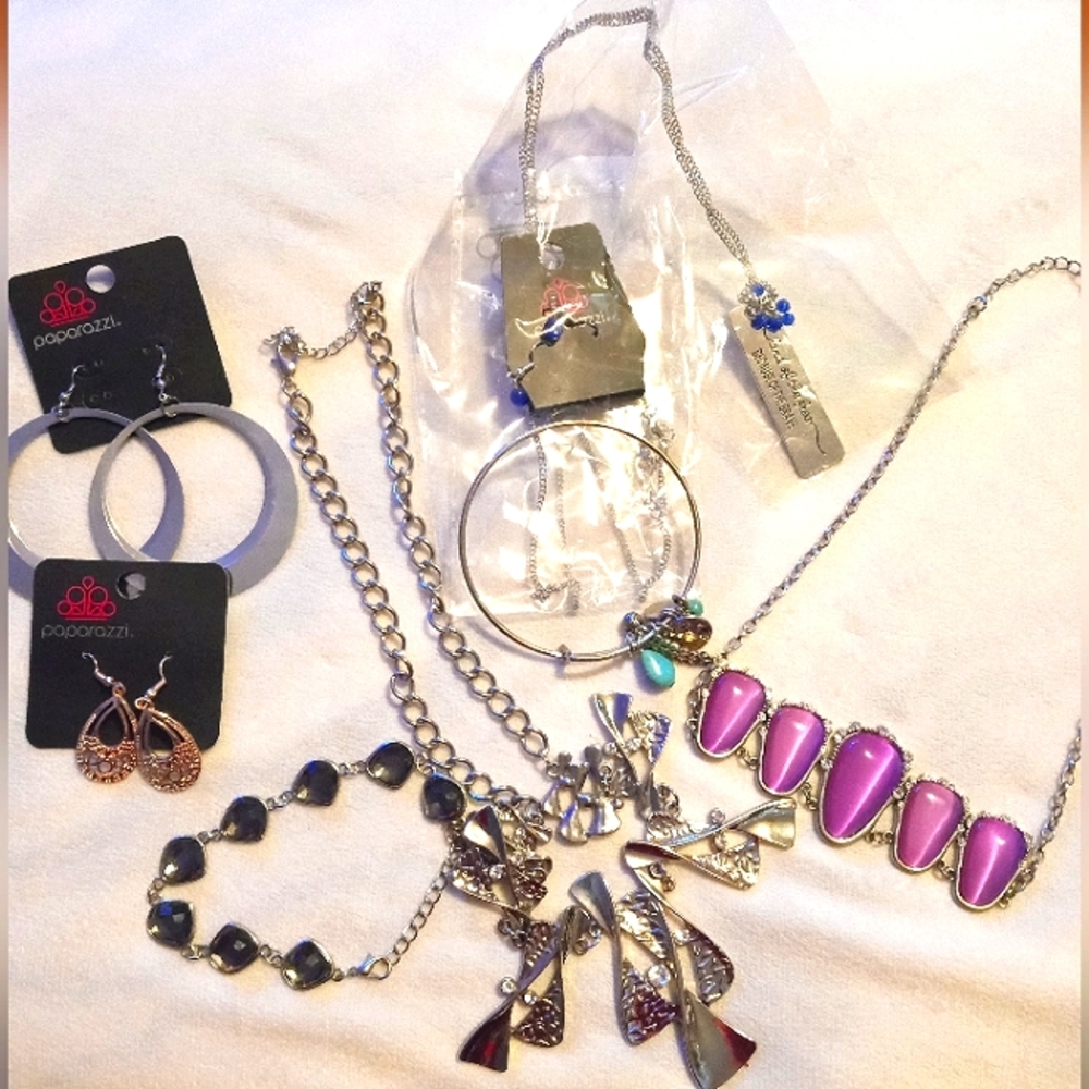 New paparazzi jewelry lots. Purple moonstone necklace lot 1